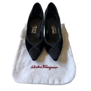 Salvatore Ferragamo / SZ 6.5 B / Black Satin + Velvet